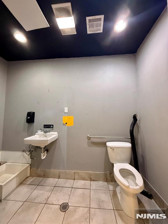 main property photo 14