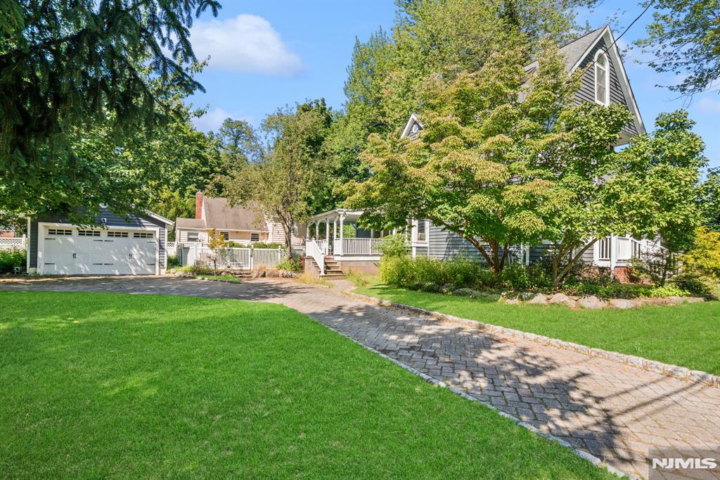main property photo 30