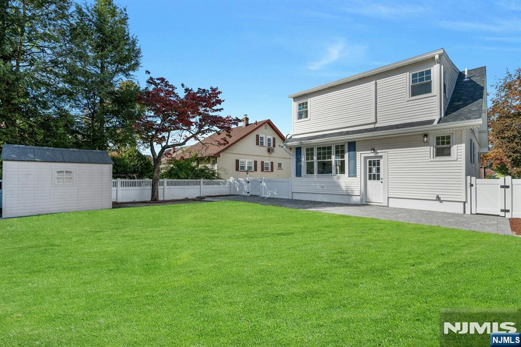 main property photo 25