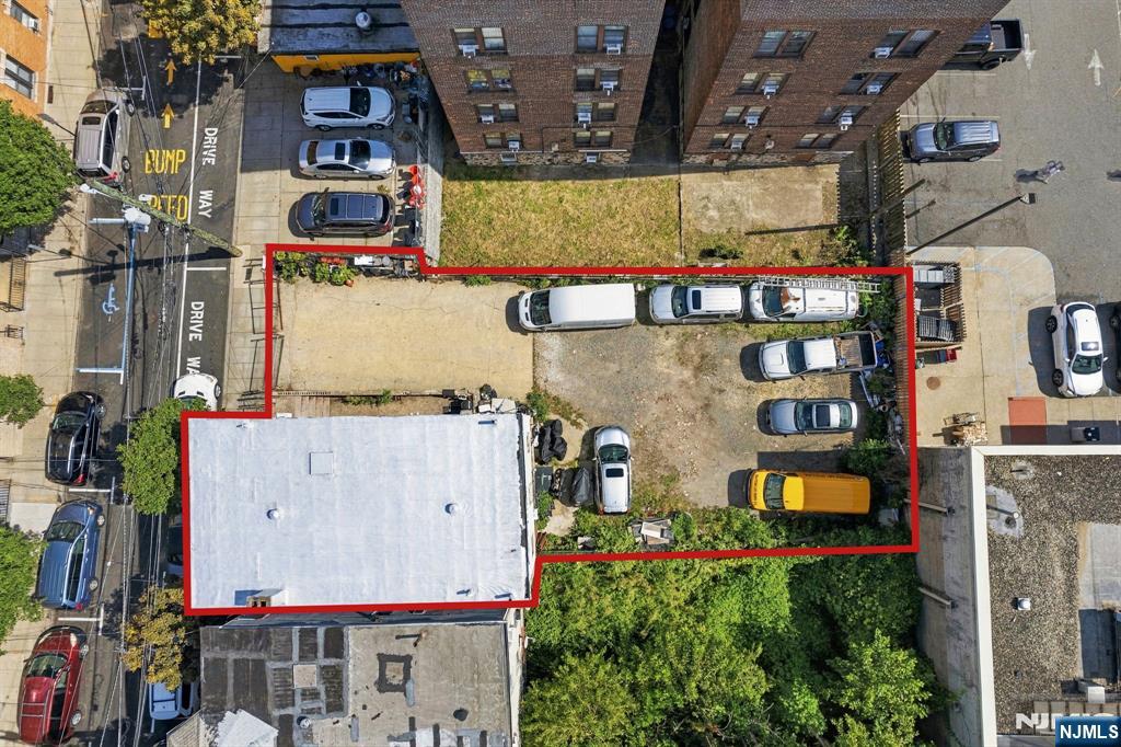main property photo 24