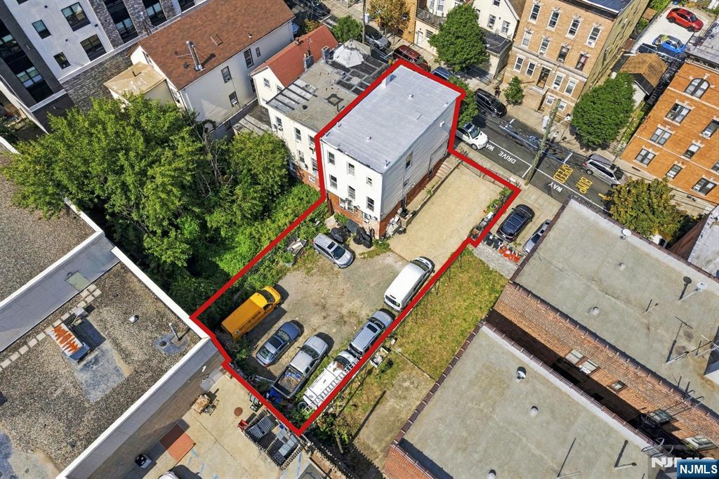 main property photo 28