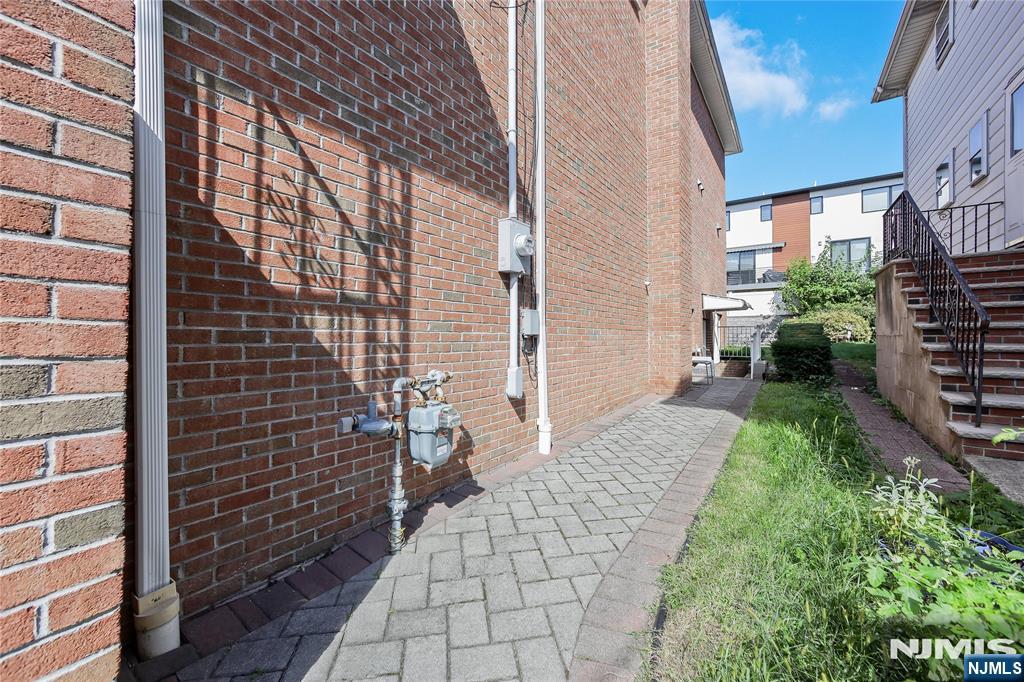 main property photo 31