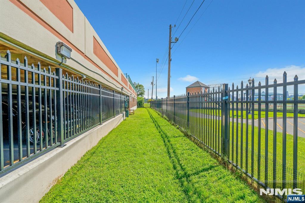main property photo 15