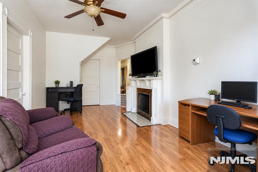 main property photo 13