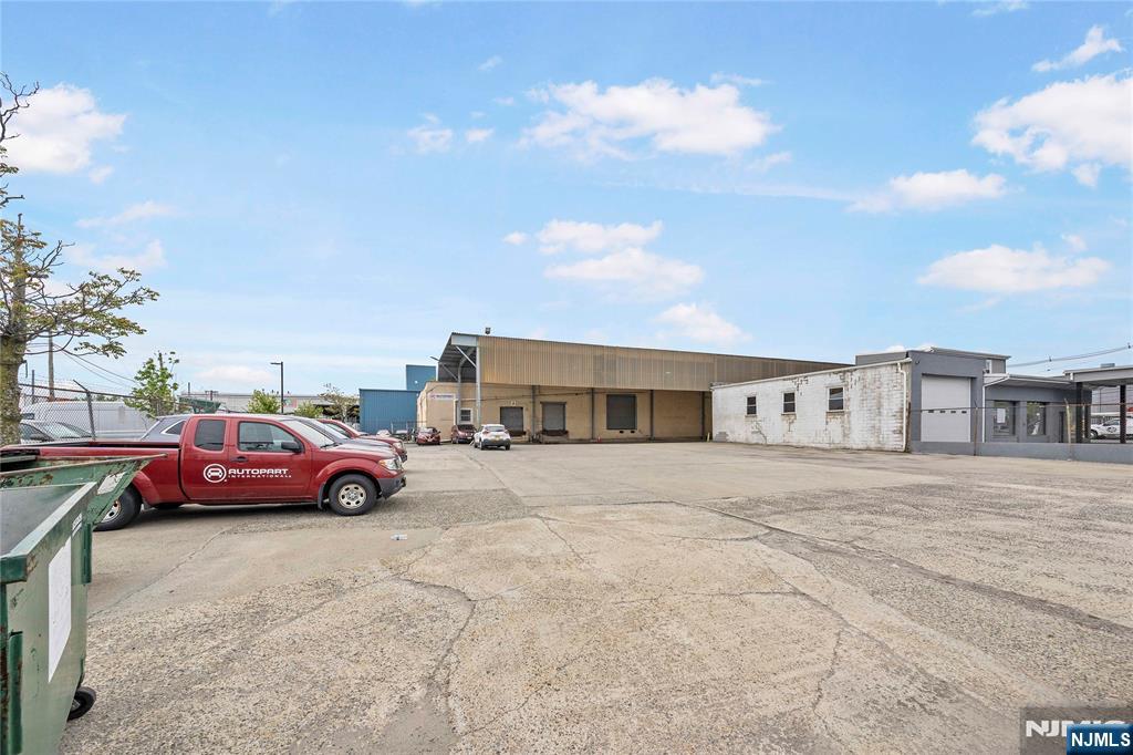 main property photo 16