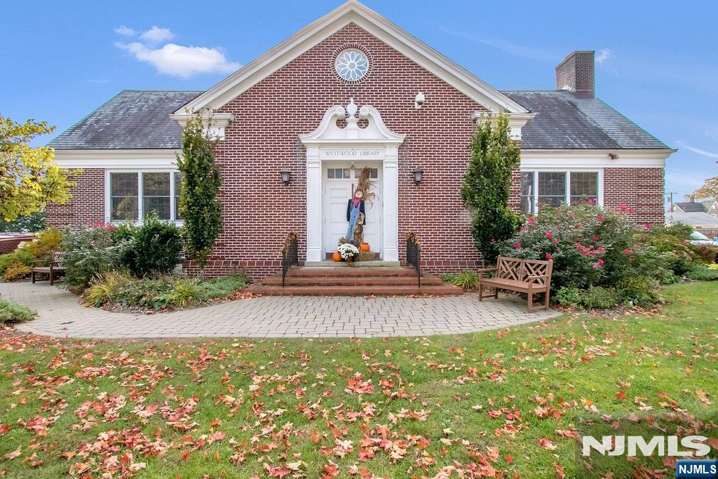 main property photo 23