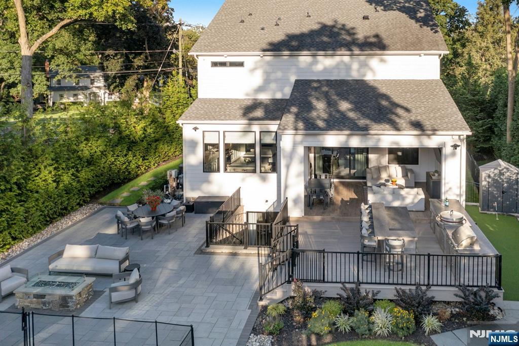 main property photo 39