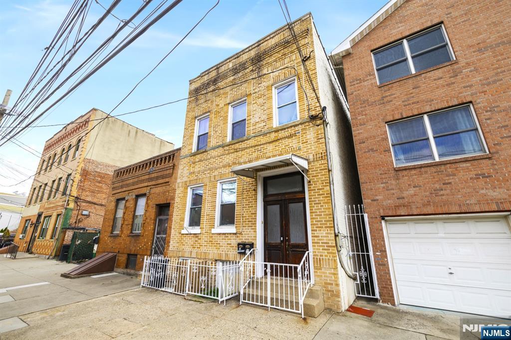main property photo 10