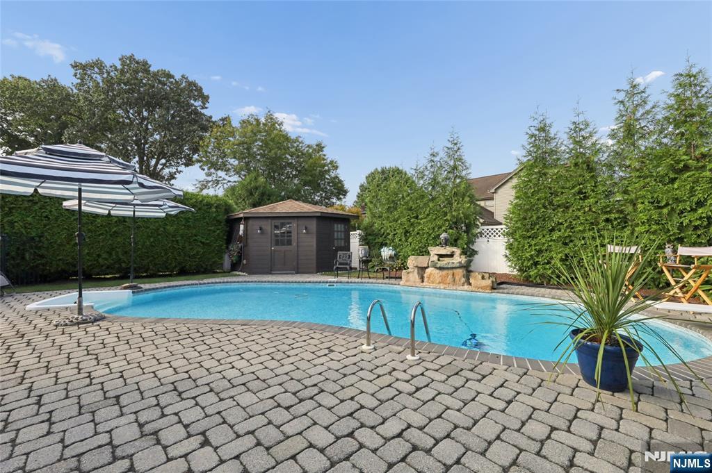 main property photo 40