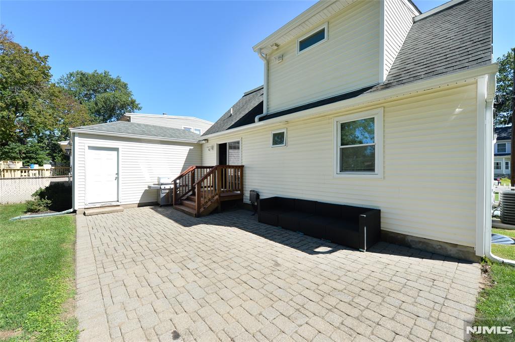 main property photo 19