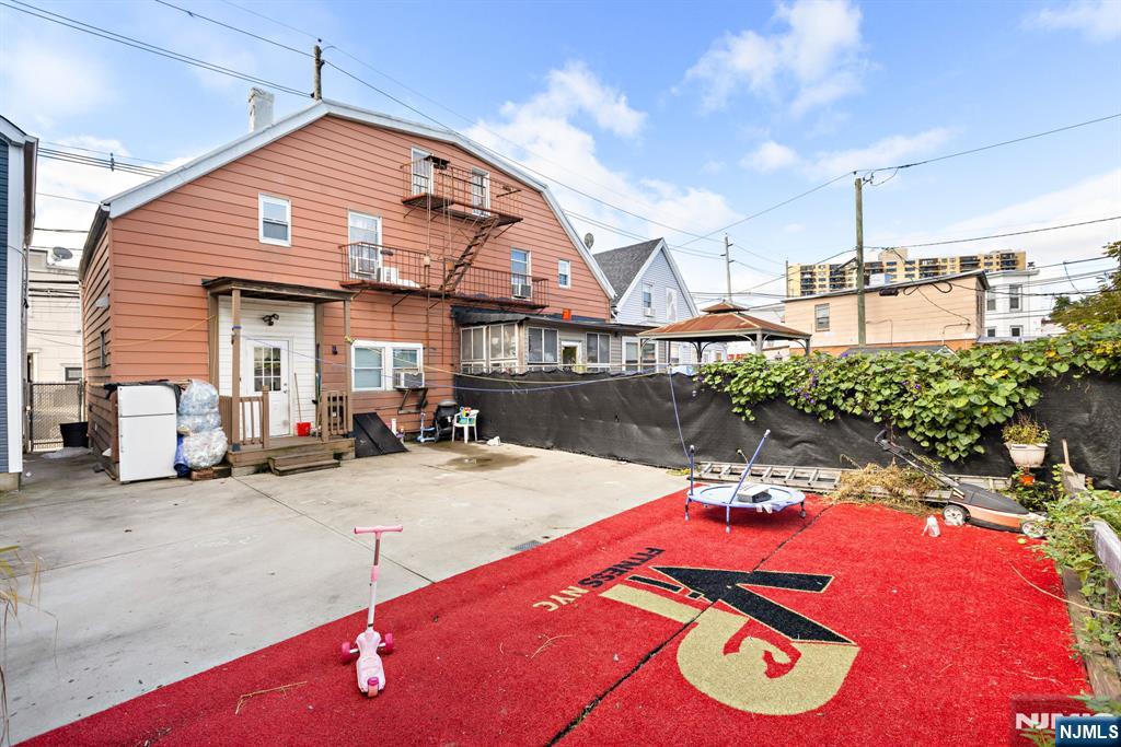 main property photo 8