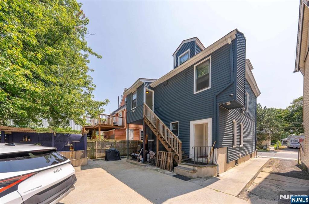 main property photo 18
