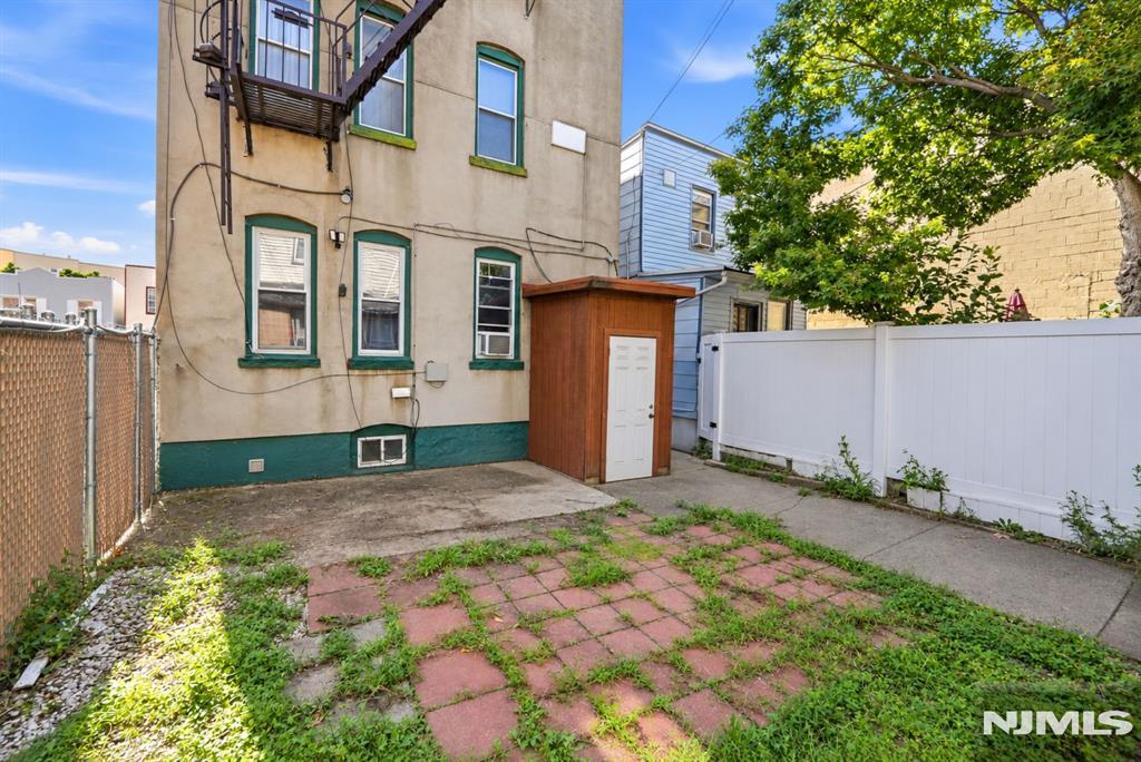 main property photo 31