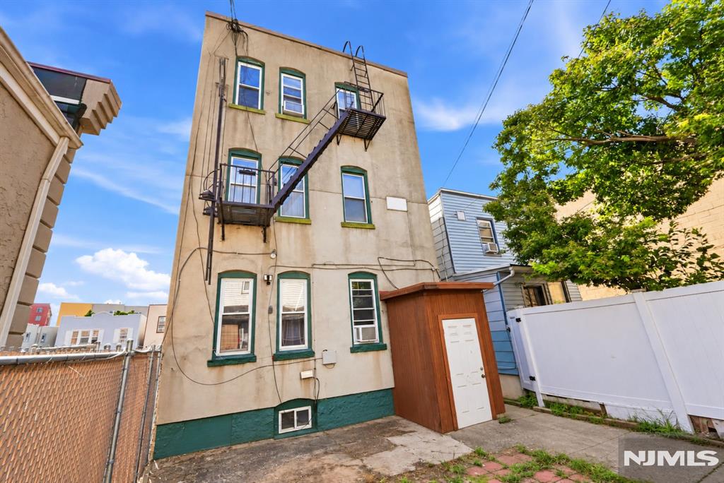 main property photo 32