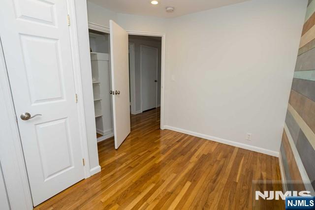 property viewer photo 10