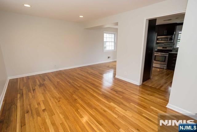 property viewer photo 6