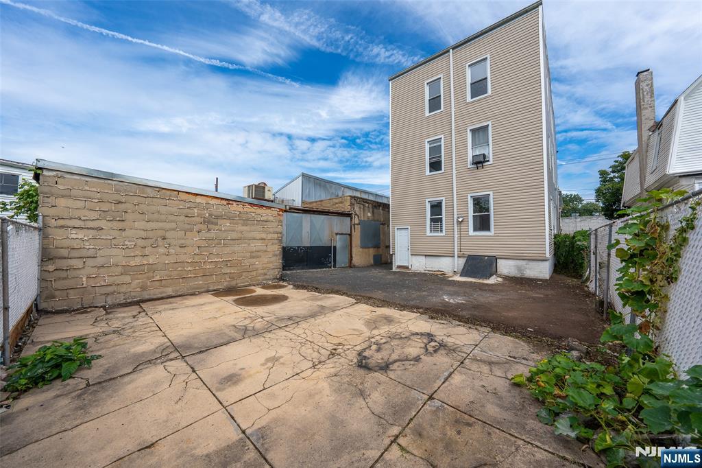 main property photo 31