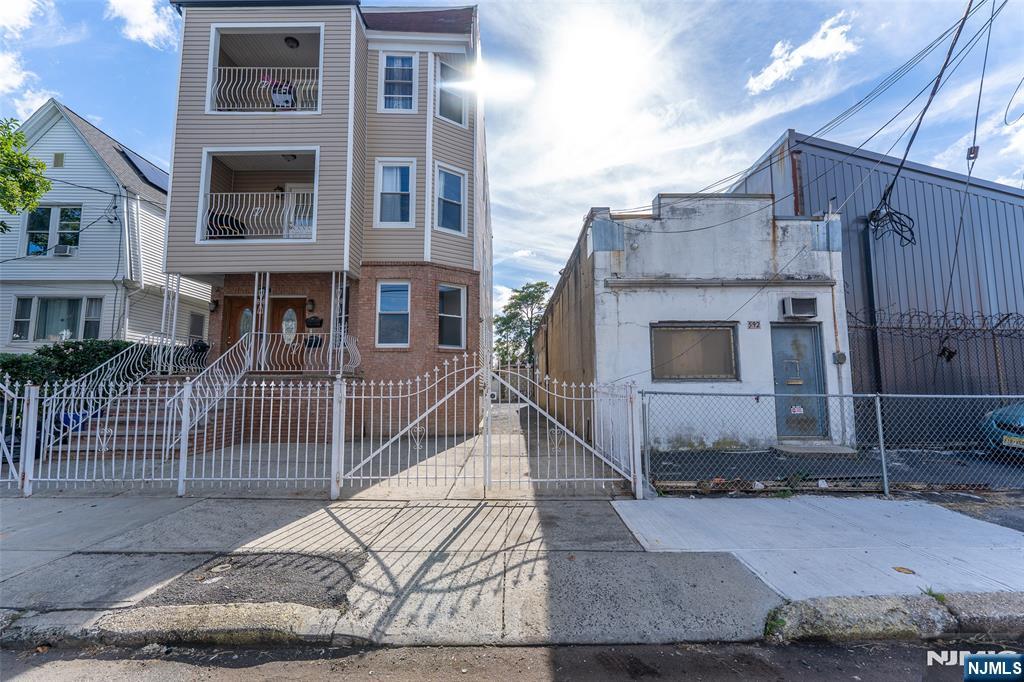 main property photo 33