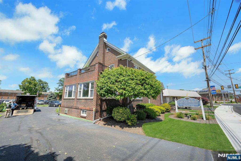 main property photo 28