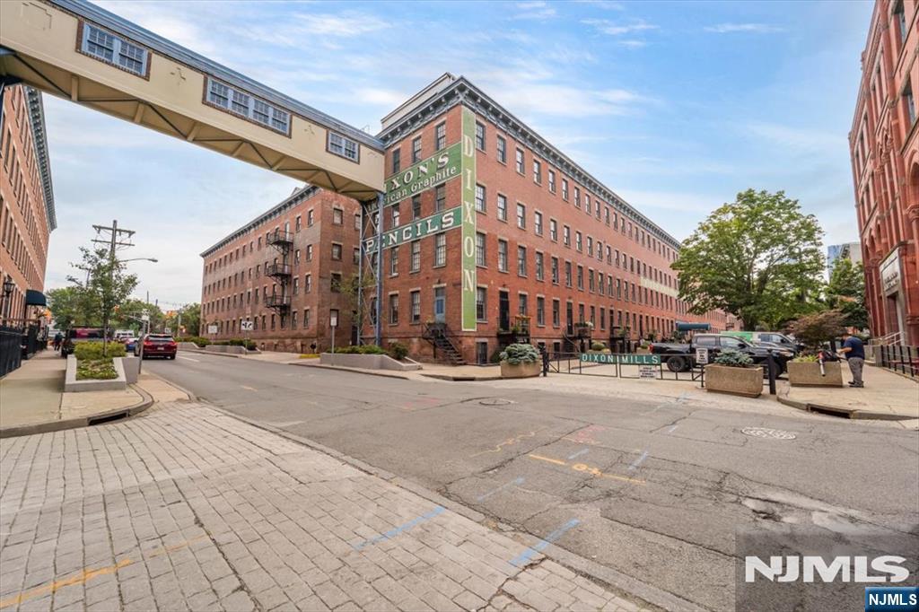 main property photo 15