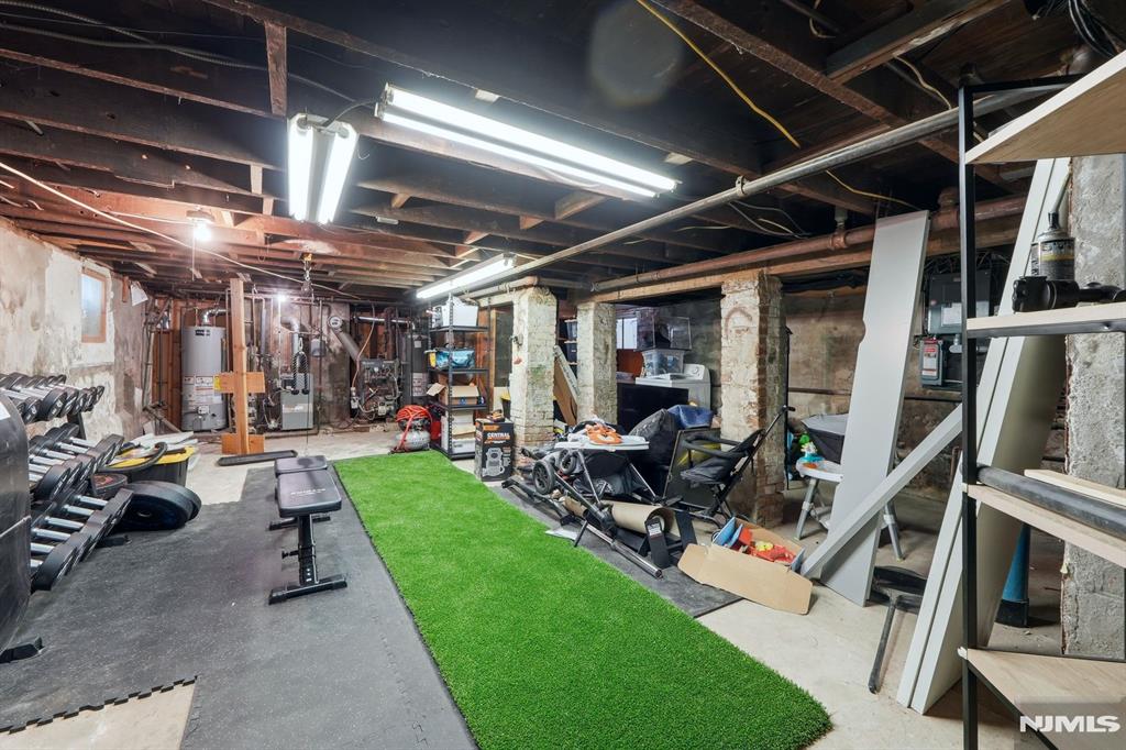 main property photo 40