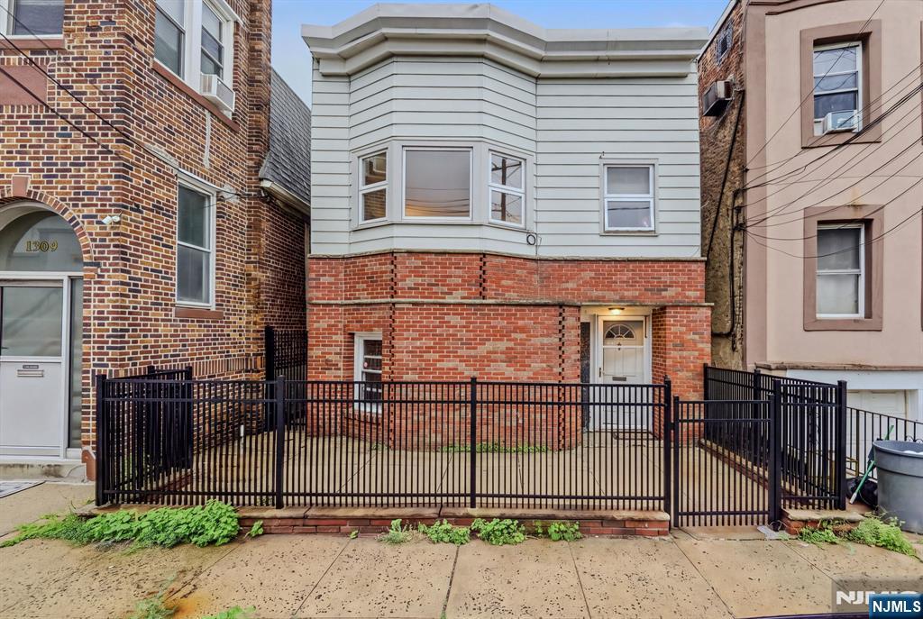 main property photo 27