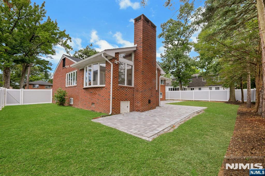 main property photo 40