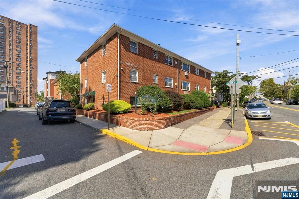 main property photo 20