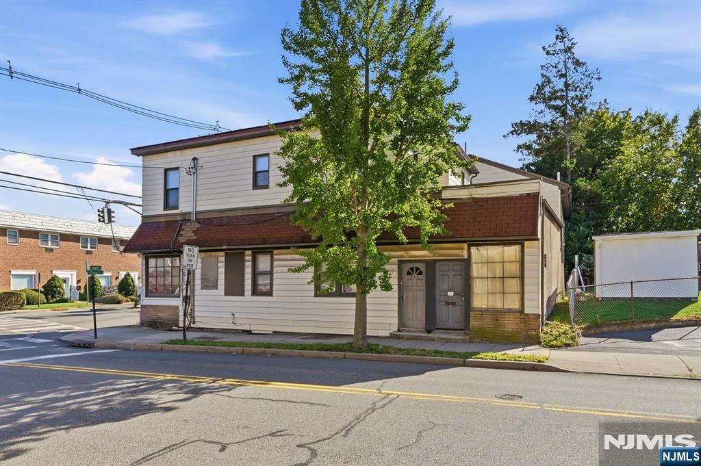 main property photo 9