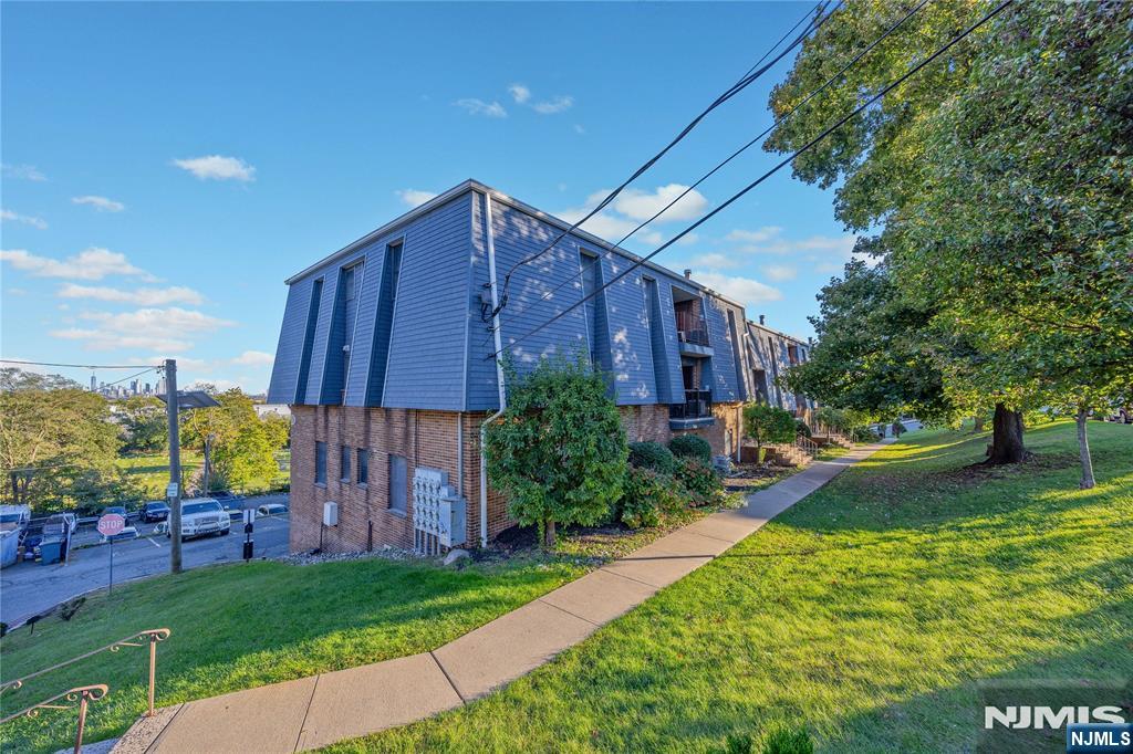 main property photo 14
