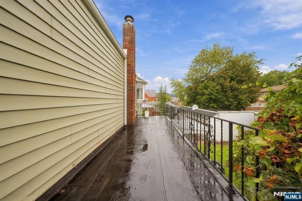 main property photo 18