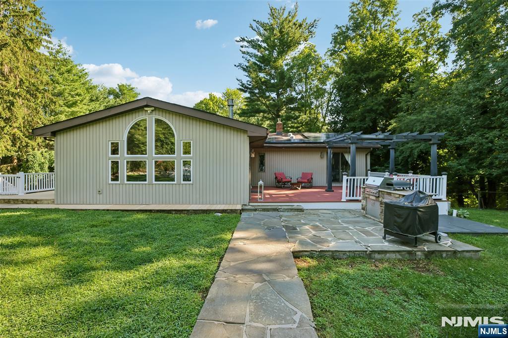 main property photo 40
