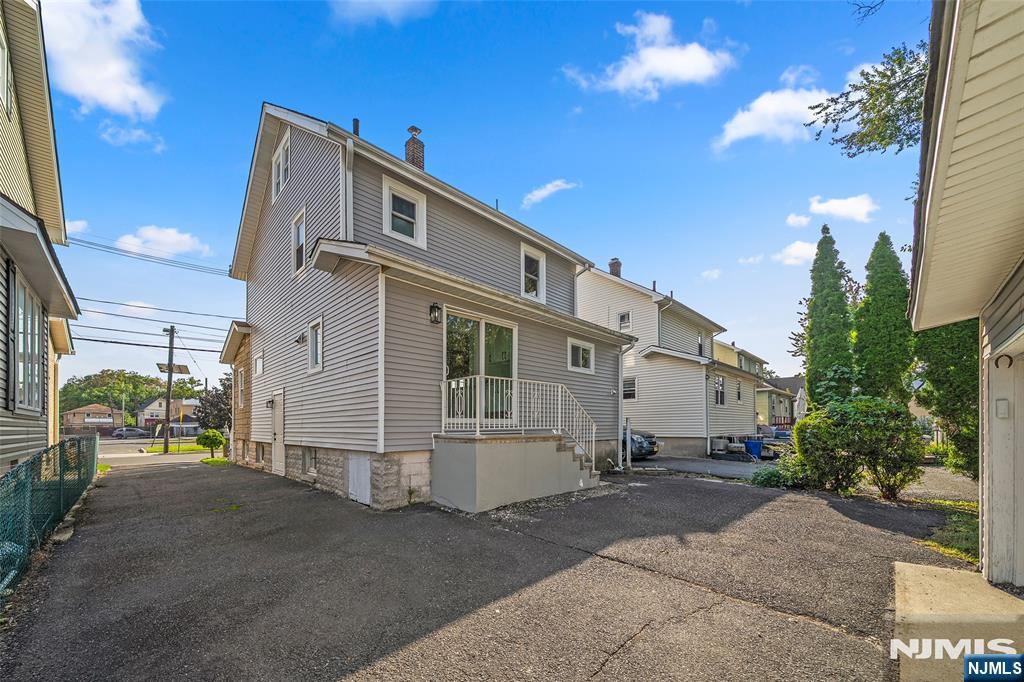 main property photo 28