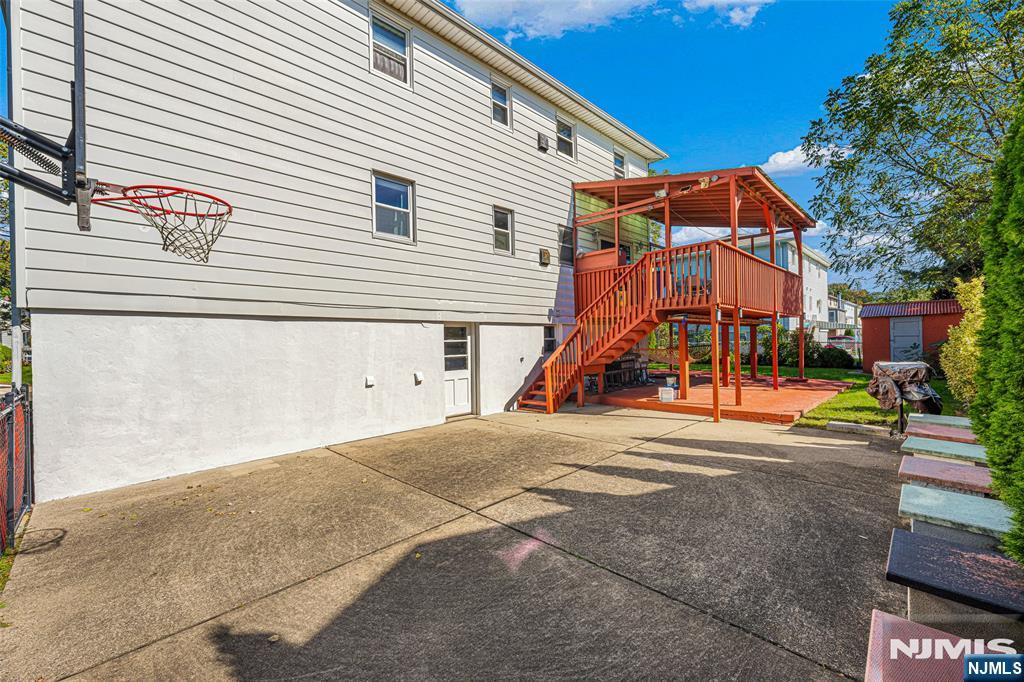 main property photo 31
