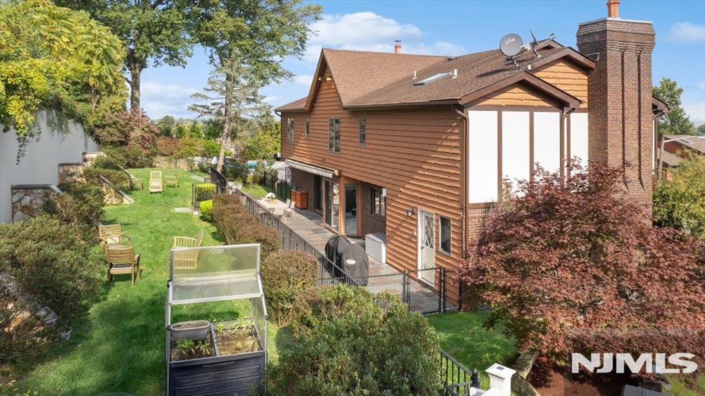 main property photo 41