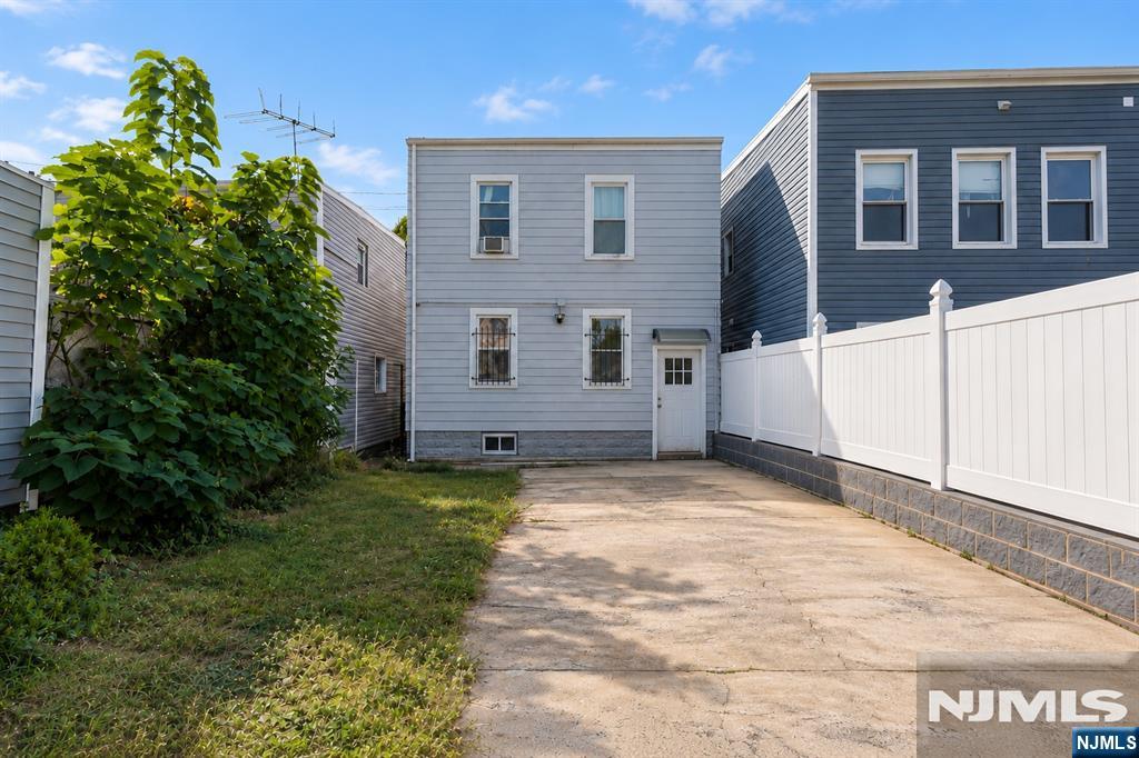 main property photo 19