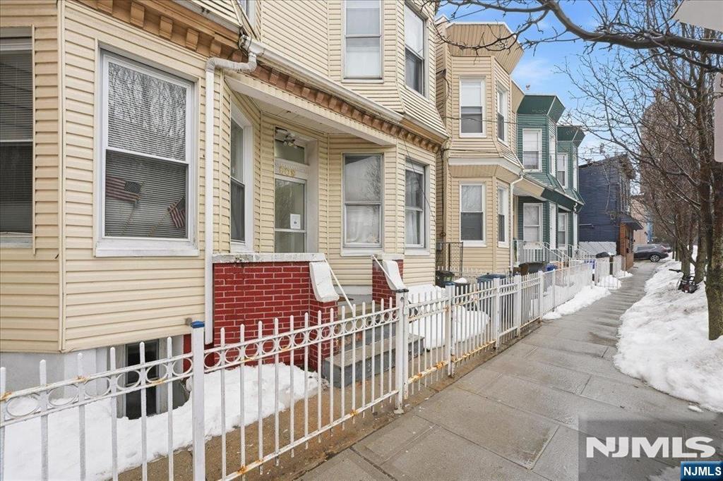 main property photo 33