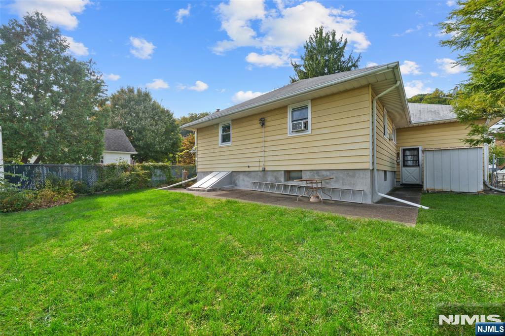 main property photo 16