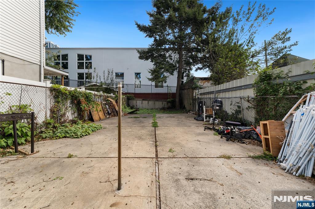 main property photo 18