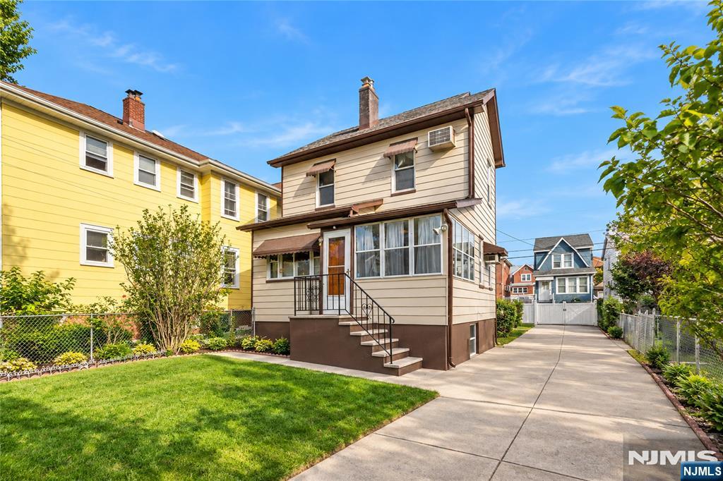 main property photo 28