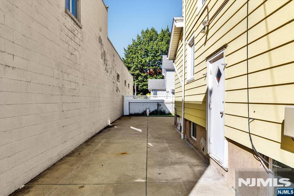 main property photo 19
