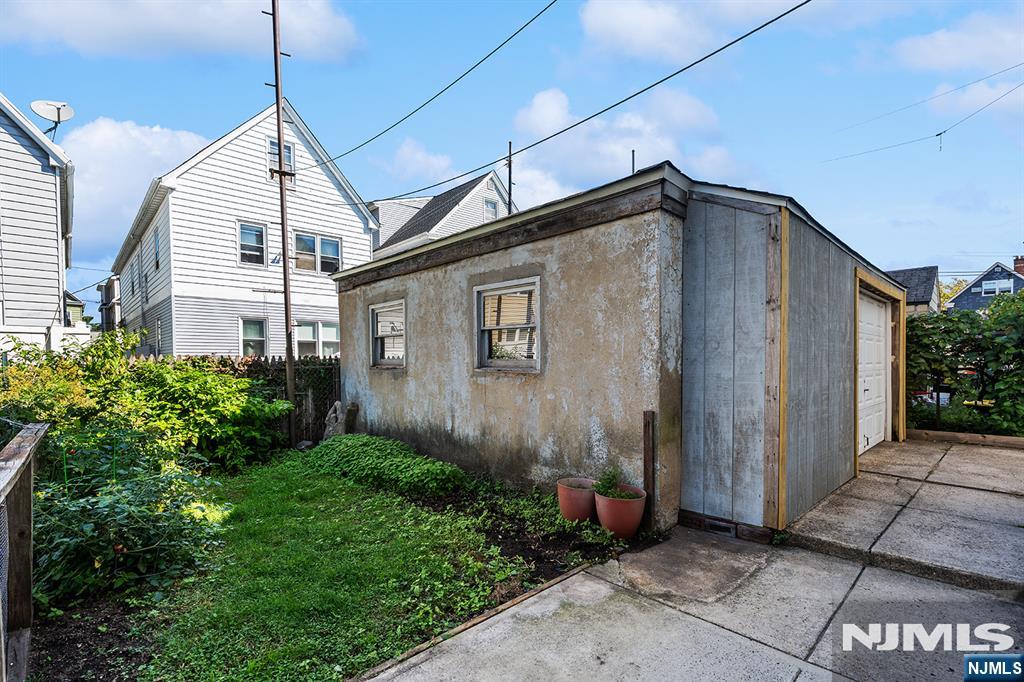 main property photo 15