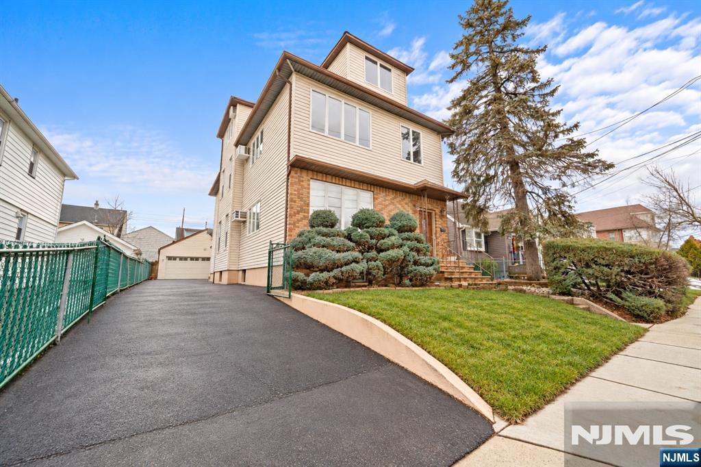 main property photo 14