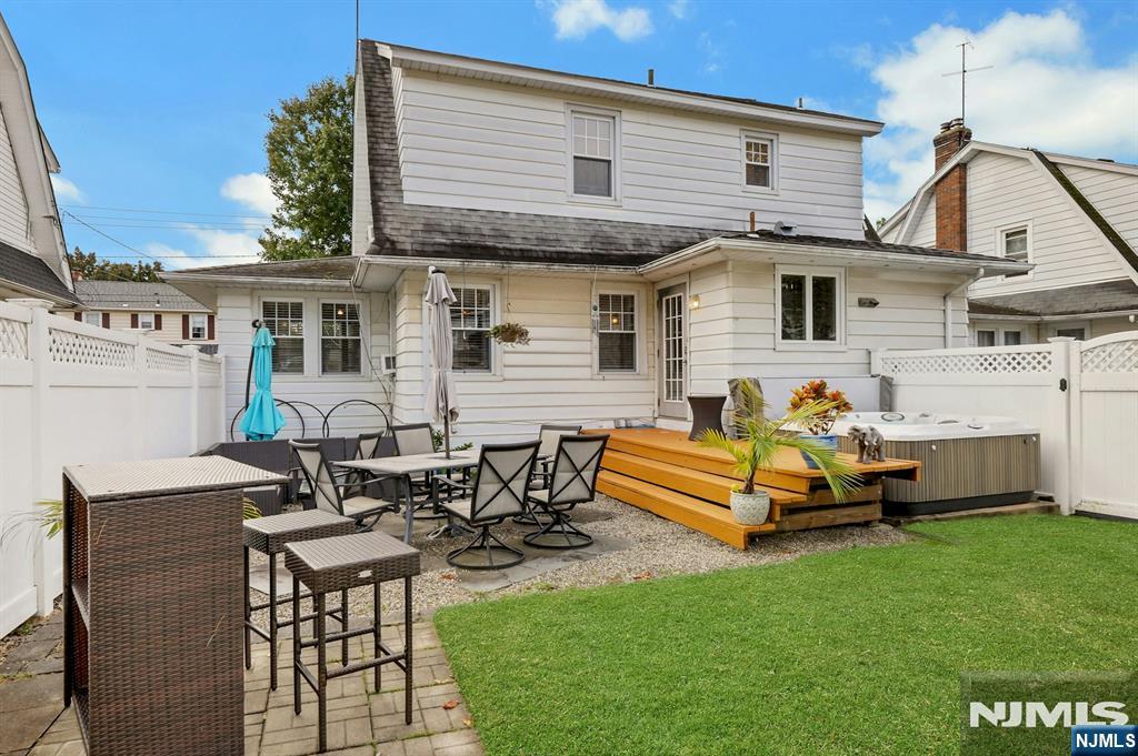 main property photo 30