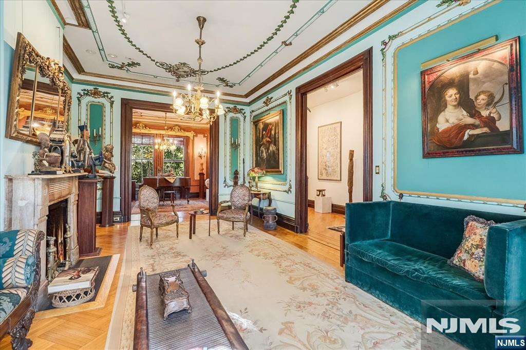 main property photo 10