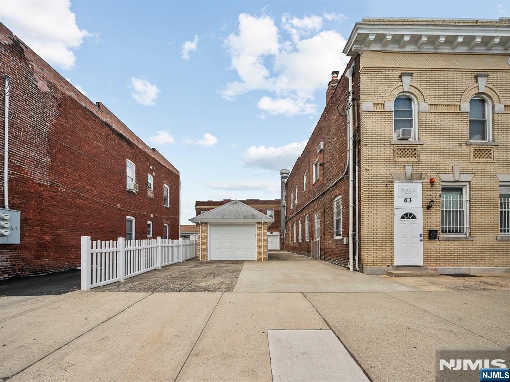main property photo 14