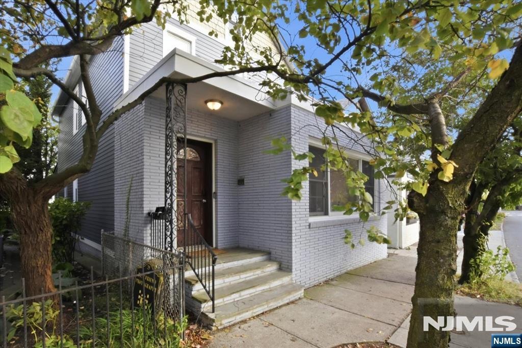 main property photo 18