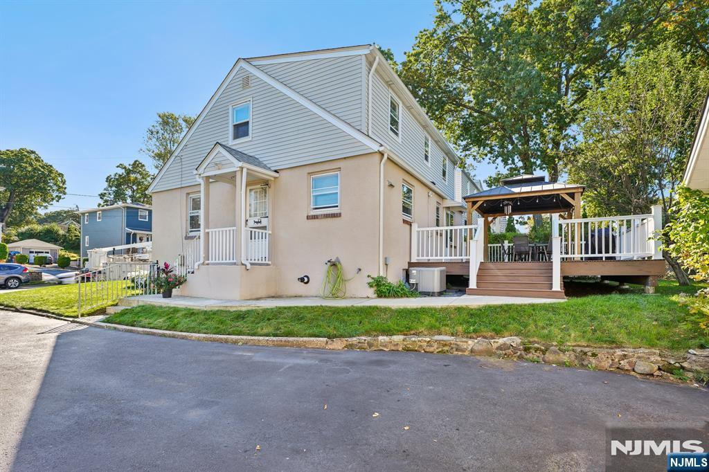 main property photo 32