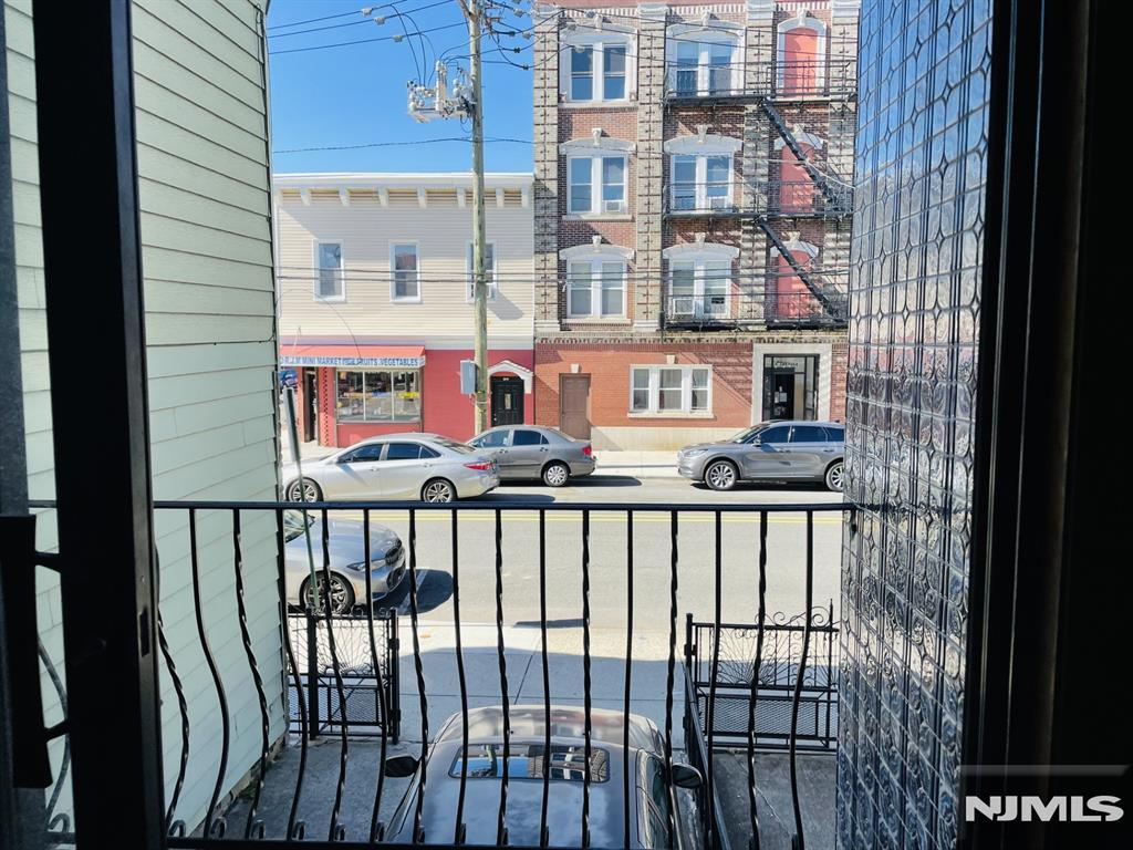main property photo 10