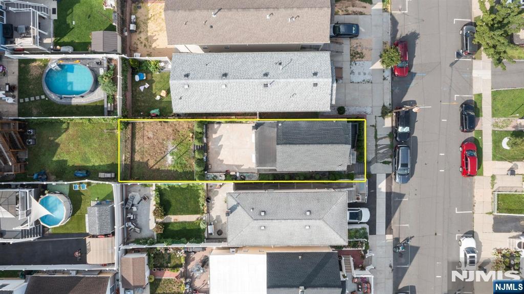 main property photo 35